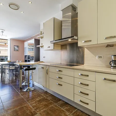 Le Saint Charles-parking-climatisation-centre 芒通