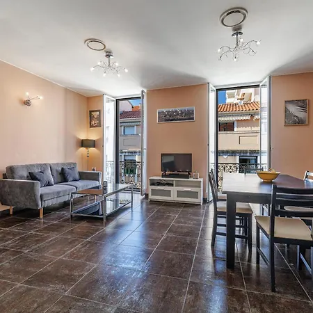 Le Saint Charles-parking-climatisation-centre 芒通